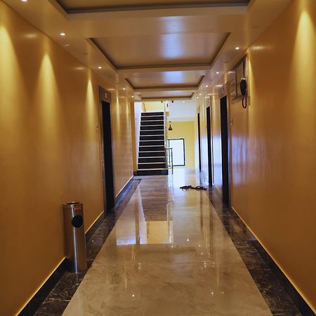 Hotel Aarohi Tarapith Exteriér fotografie