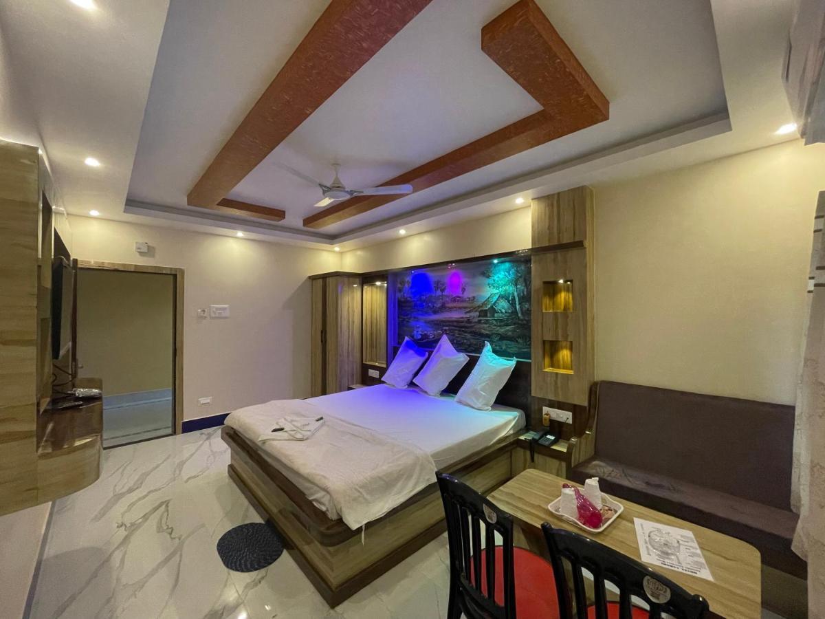 Hotel Aarohi Tarapith Exteriér fotografie